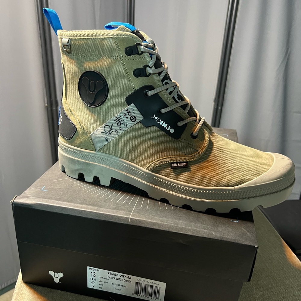 Palladium Men's Boots - Khaki and Black 2 different sizes available!!